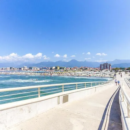 2 Bedroom Nice In Holiday home Massarosa
