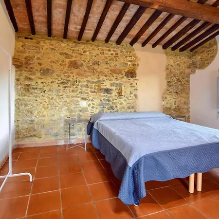 2 Bedroom Nice In Massarosa